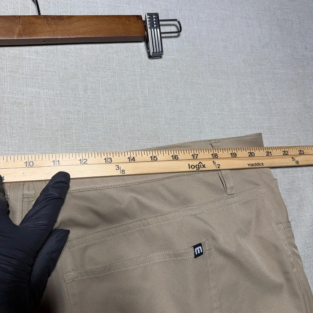 TravisMathew Pants Men 42x32 Khaki Straight Open to Air Golf Performance Chinos